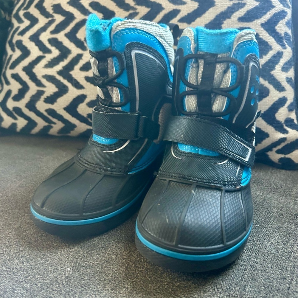 Crocs Black and Blue boys Winter Boots sz C11